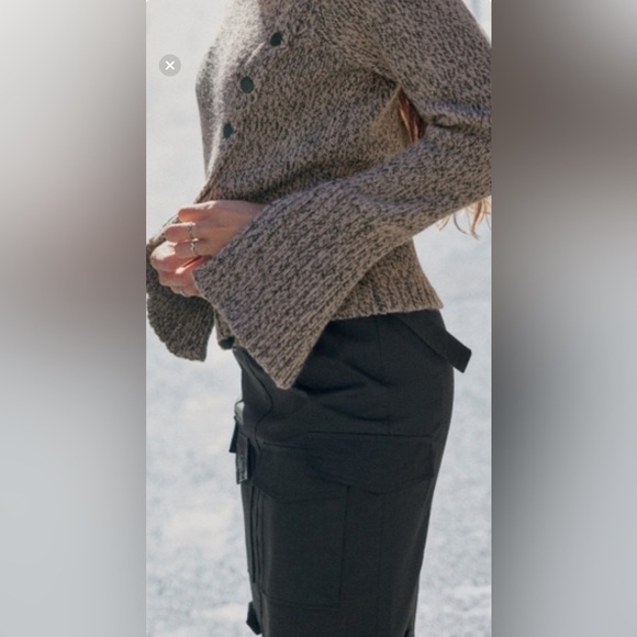 Zara Knit asymmetric bell sleeve Crewneck oatmeal Sweater Sz Medium - Picture 2 of 8